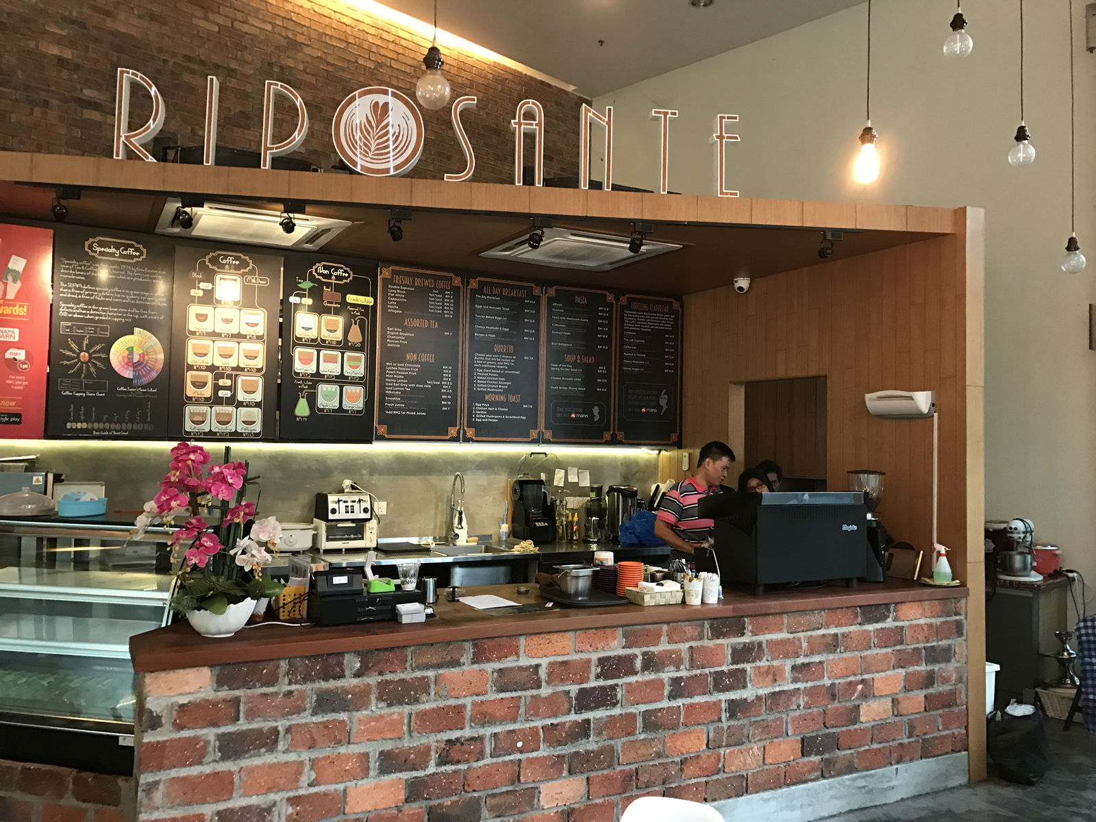 Cafes in Malaysia . Malaysia Barista Cafe Customers . Malaysia Barista